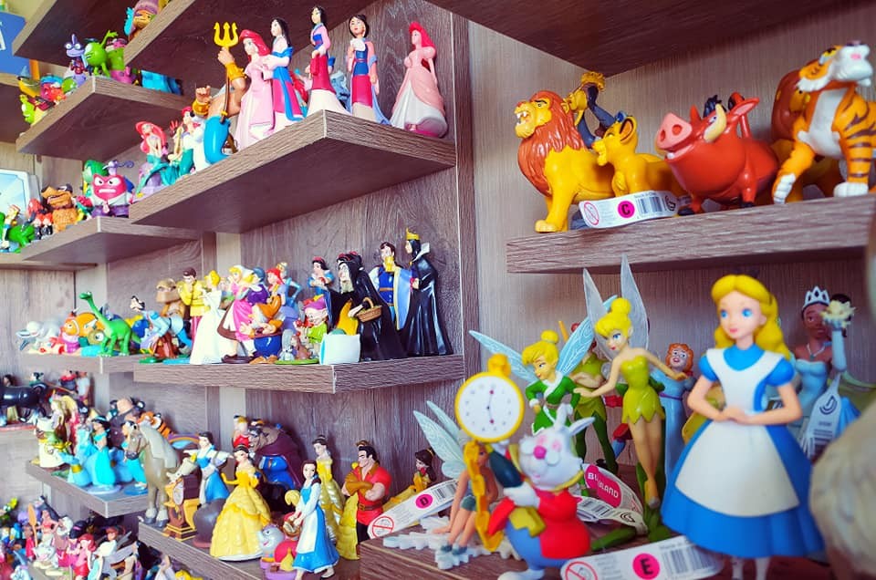 Disney Figurines Collector from Georgia Listed in Guinness Book of World  Records - Culture - CBW