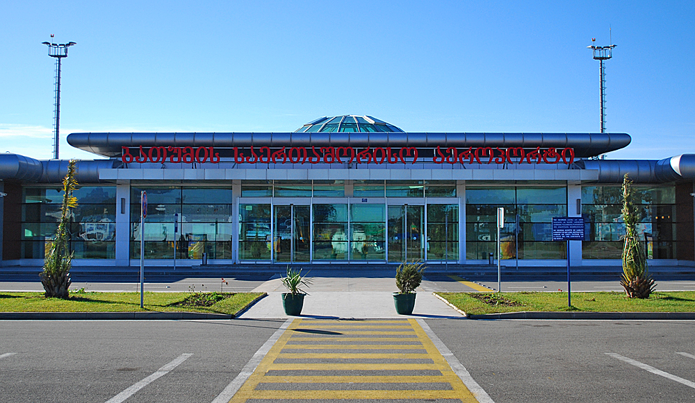 Аэропорт батуми прилет. Международный аэропорт Батуми. Аэропорт Поти. Аэропорт Грузии Батуми. Аэропорт Поти Грузия.